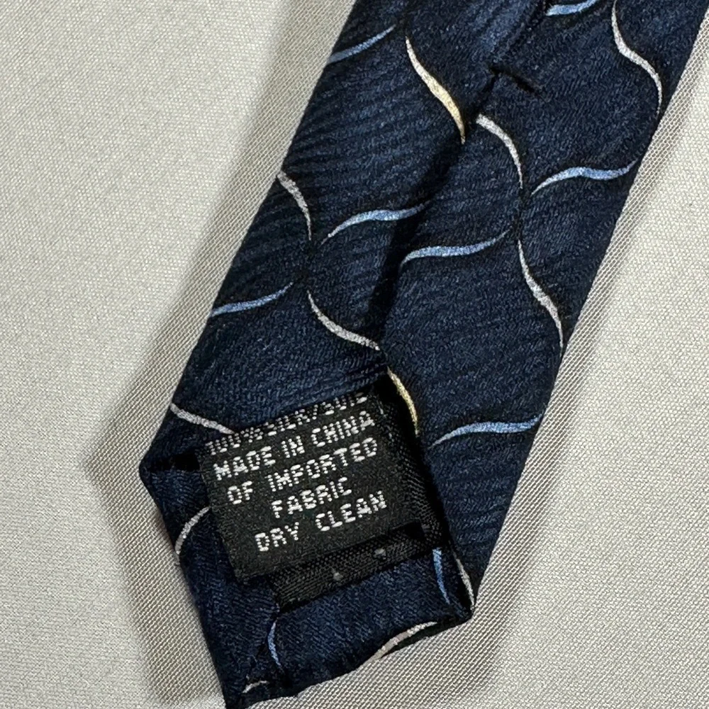 Men’s Bill Blass Italian Made Necktie​​​ - Picture 5 of 6
